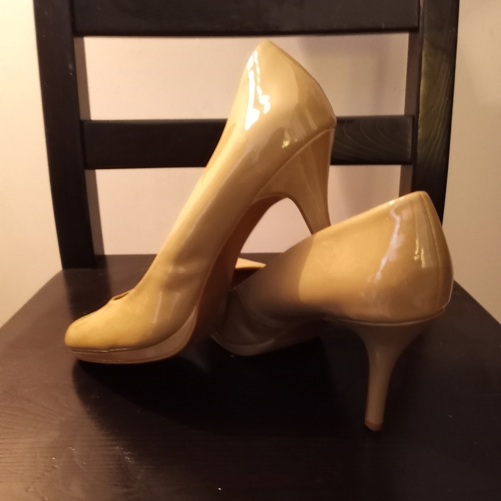 Merona beige neutral high-heeled shoes